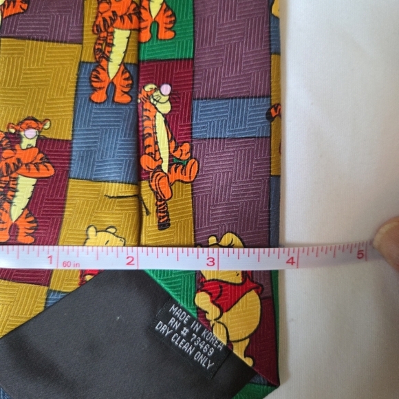 Vintage Winnie the Pooh Disney Tie Made in Korea Pooh Eeyore Tigger - Picture 3 of 3